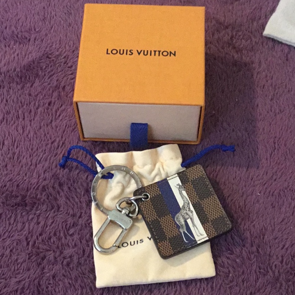Authentic Louis Vuitton Damier Illustra  SAVANE Giraffe Chapman Keychain